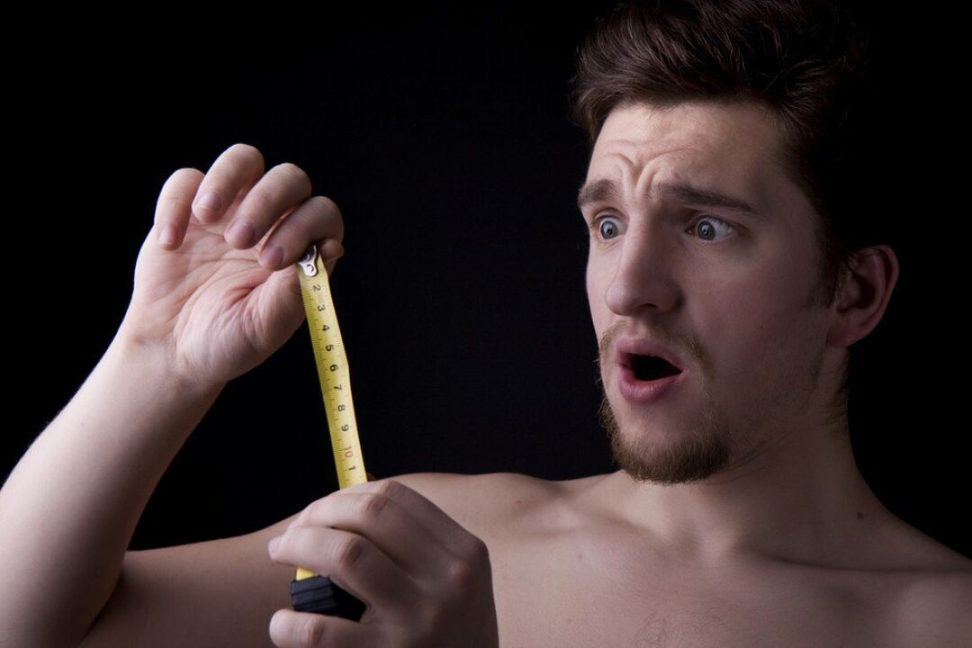 Un uomo ha ingrandito il suo pene con impacchi di soda